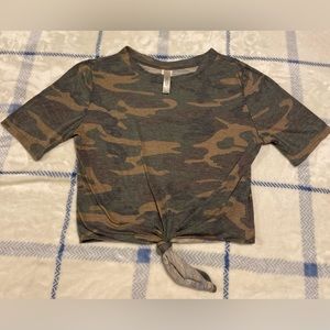 camp knotted cropped short sleeve tee shirt